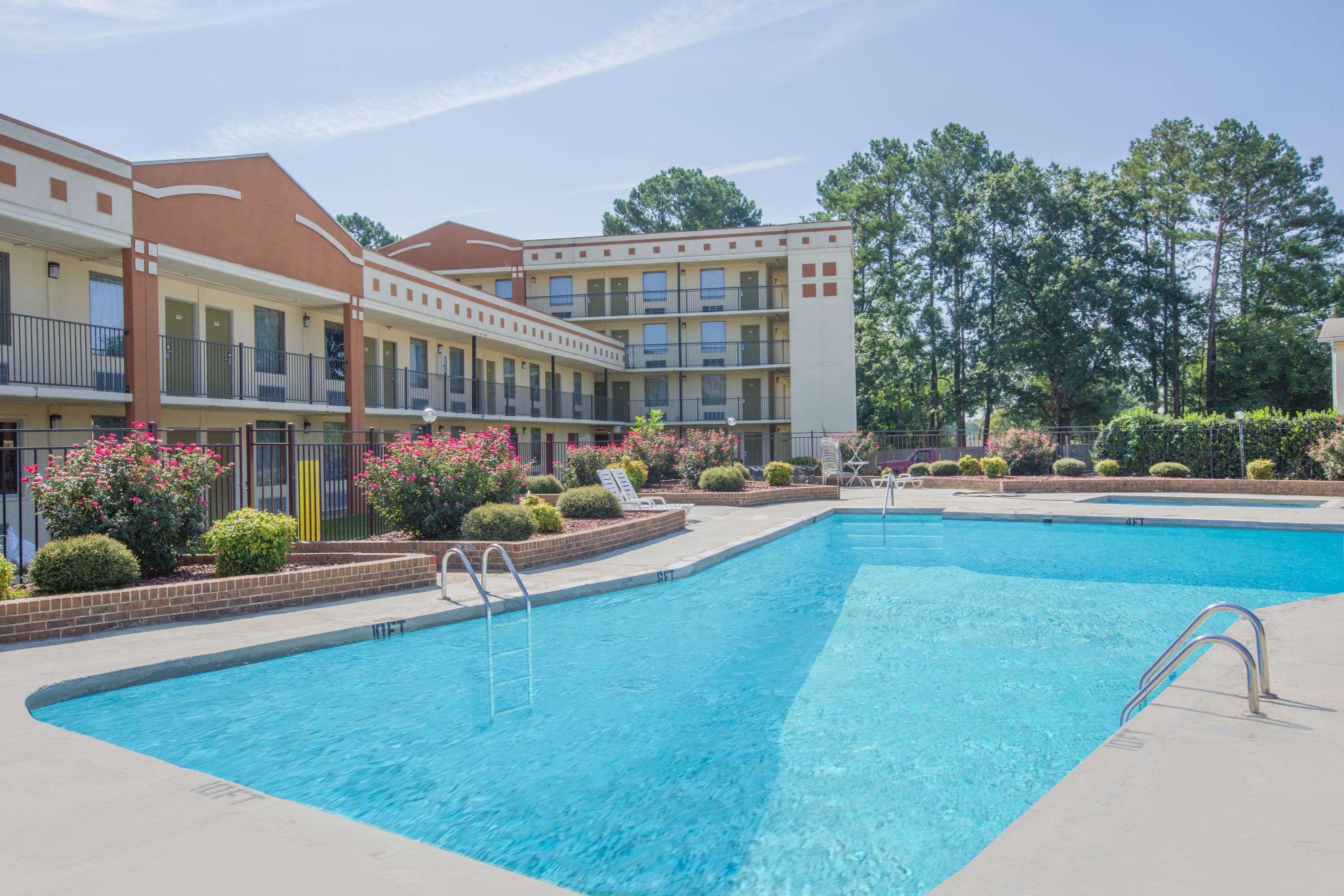 Super 8 By Wyndham Jasper Hotel Exterior photo