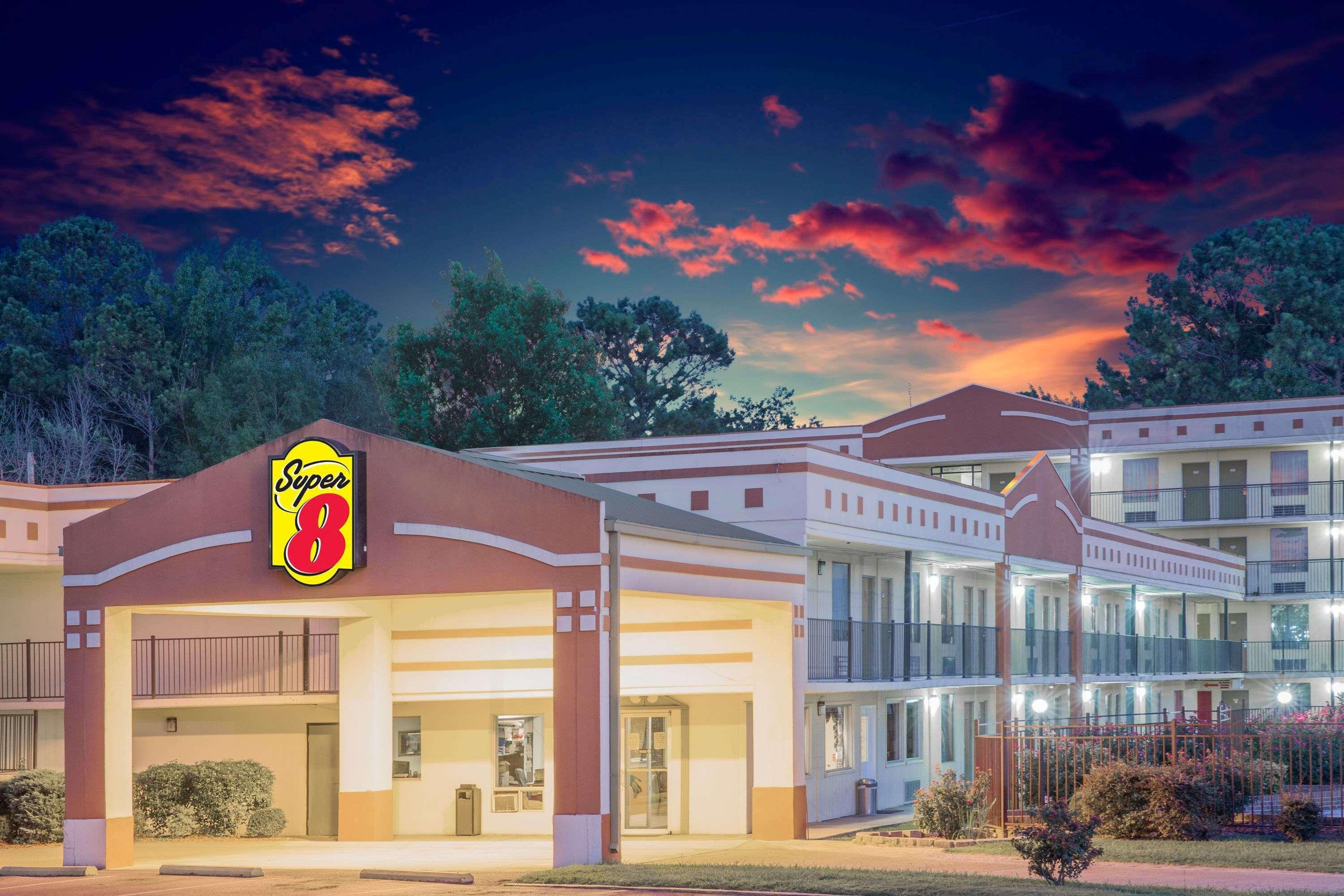 Super 8 By Wyndham Jasper Hotel Exterior photo