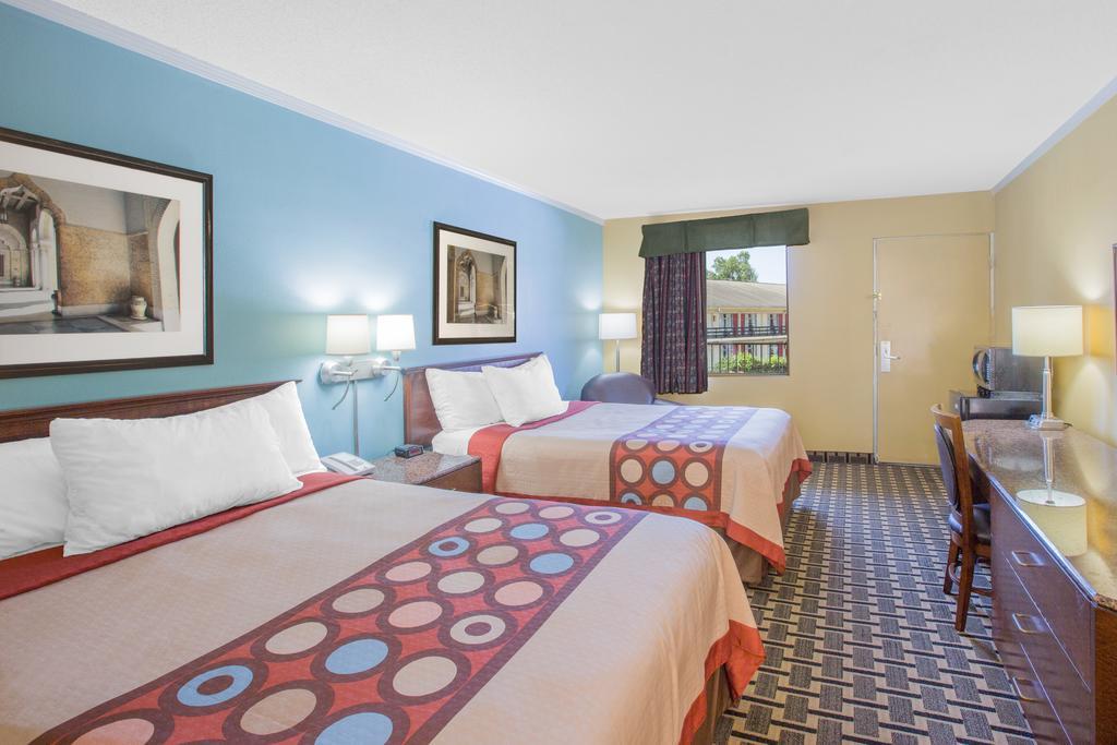 Super 8 By Wyndham Jasper Hotel Exterior photo